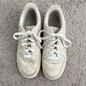 Nike Women's Cream Patterned Athletic Shoes